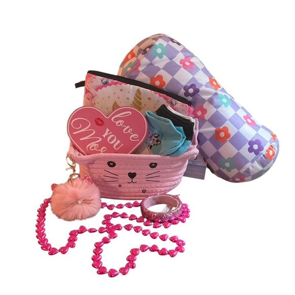 Girls Gift Bundle - Picture 1 of 6